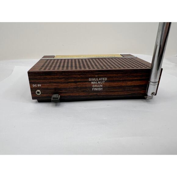 Vintage Realistic Crystal Controlled Weatheradio Radio Model 12-152A - Picture 3 of 7